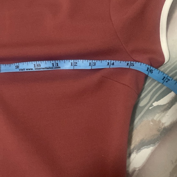 Love..ady reddish pink dress size m. Two layers on bottom part. Slight pilling. - Picture 6 of 9